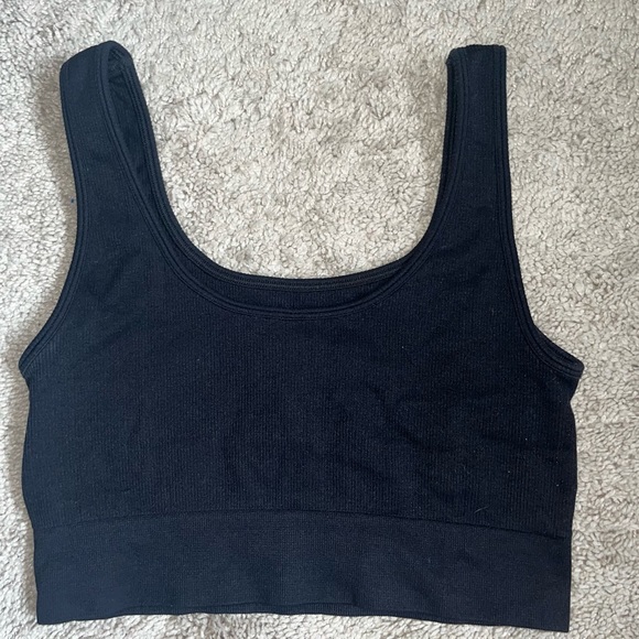 Aritzia - Sports Bra/Crop Tops - Picture 5 of 6